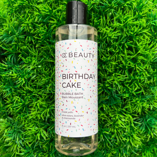 Bain moussant au gĂąteau d'anniversaire