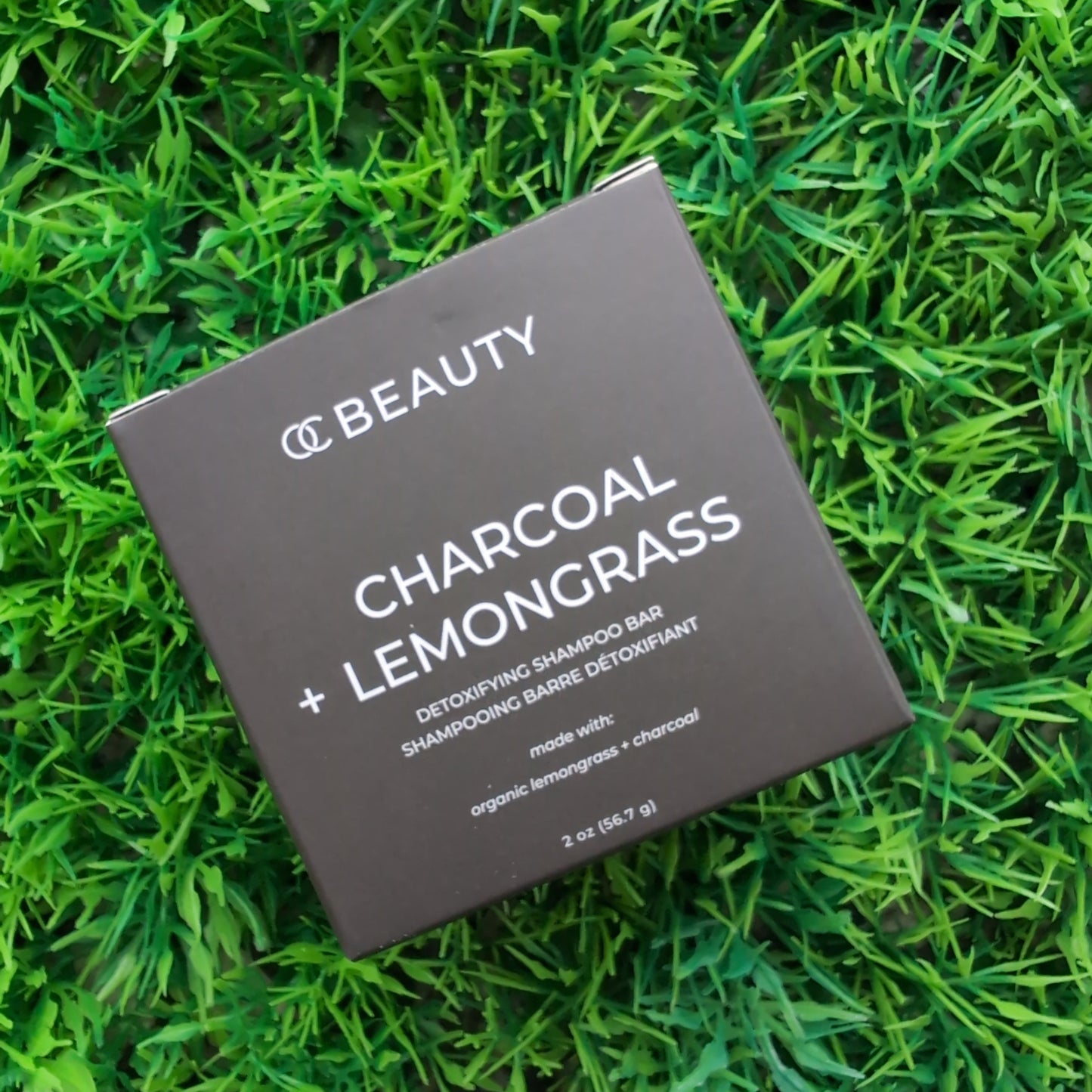 Shampoing solide au charbon et à la citronnelle